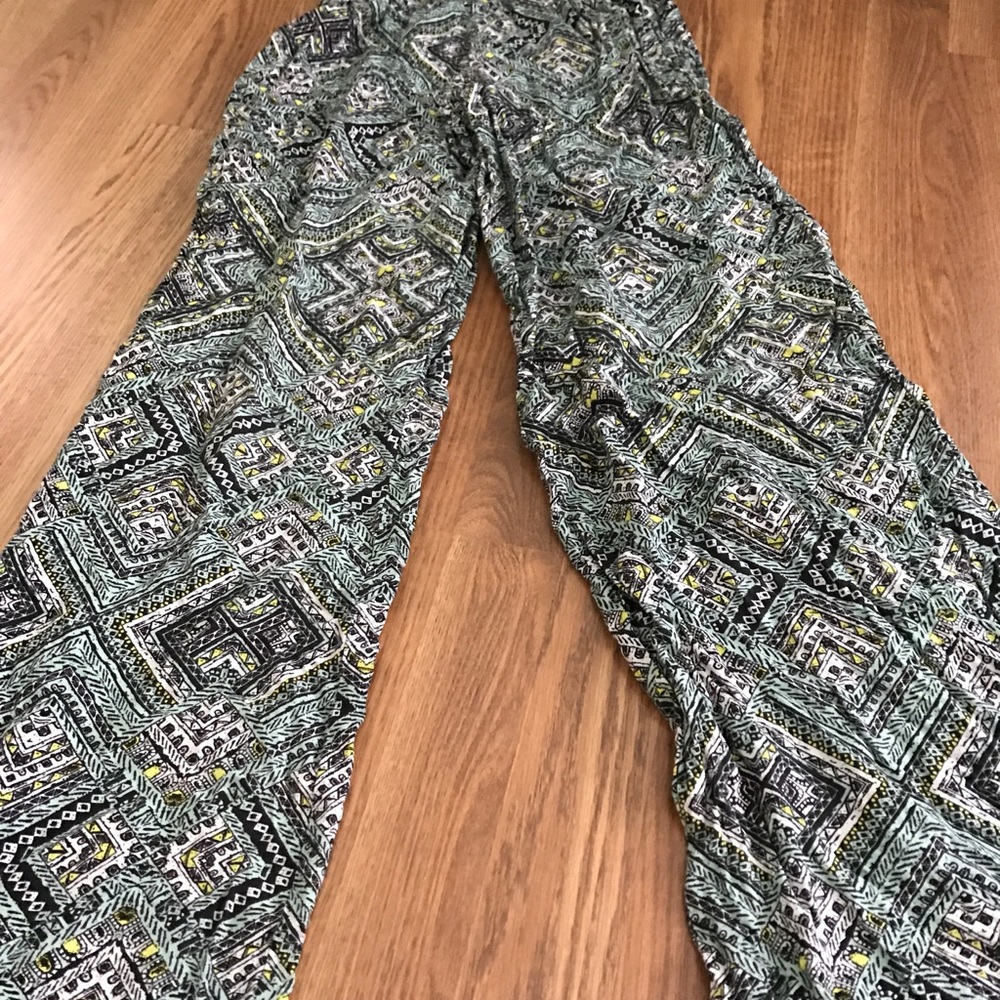 Patterned wide leg pants